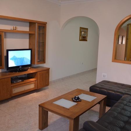 The April Maisonette Марсаскала Экстерьер фото